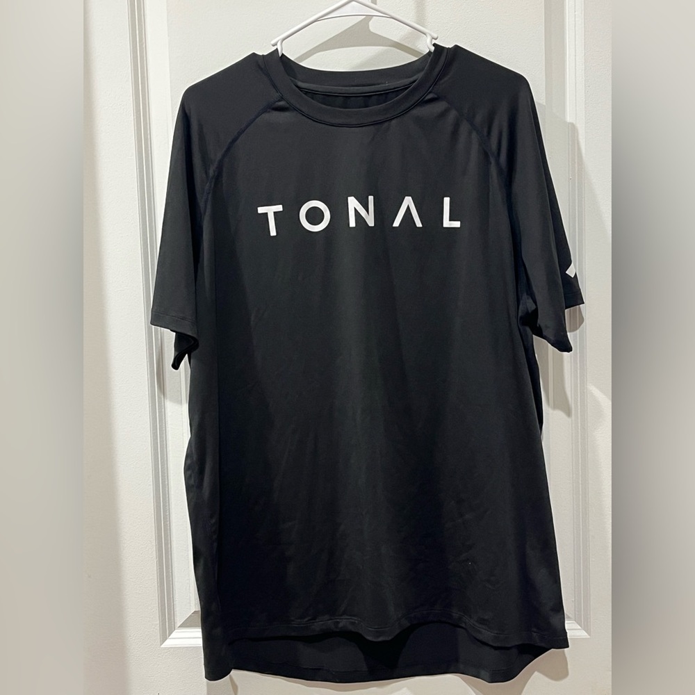 Tonal Black Performance Shirt Men’s XL
